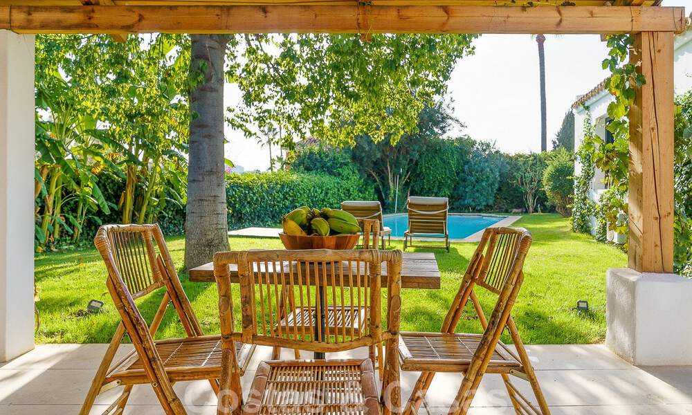 Belle villa de style Ibiza à vendre avec une grande maison pour invités séparée, située à l'ouest de Marbella 49957