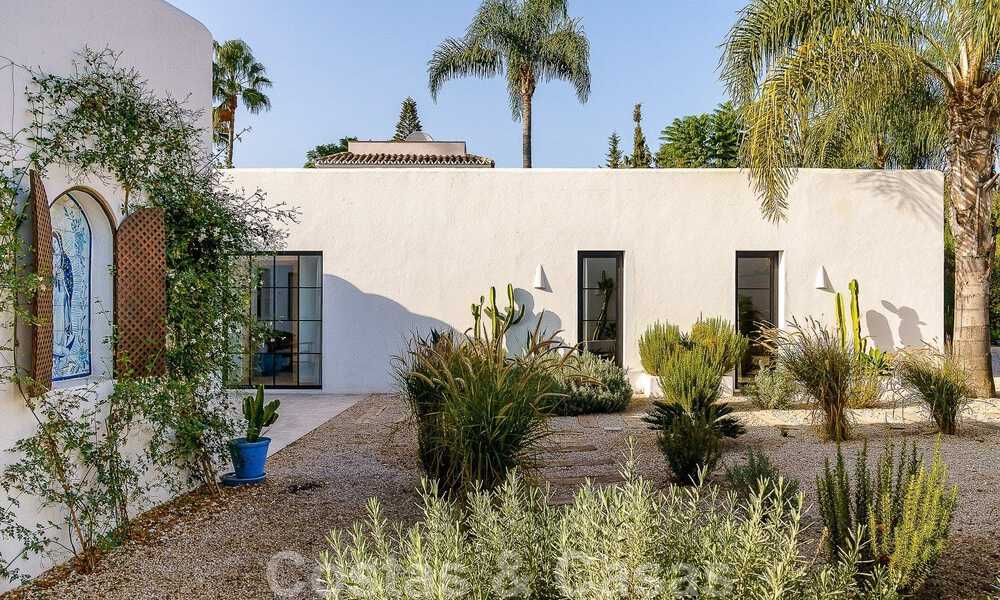 Belle villa de style Ibiza à vendre avec une grande maison pour invités séparée, située à l'ouest de Marbella 49961