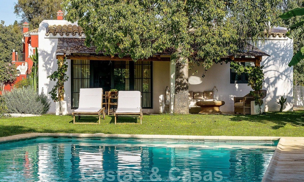 Belle villa de style Ibiza à vendre avec une grande maison pour invités séparée, située à l'ouest de Marbella 49963