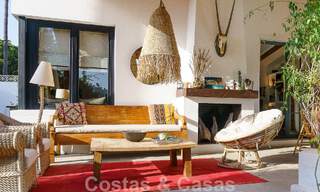 Belle villa de style Ibiza à vendre avec une grande maison pour invités séparée, située à l'ouest de Marbella 49964 