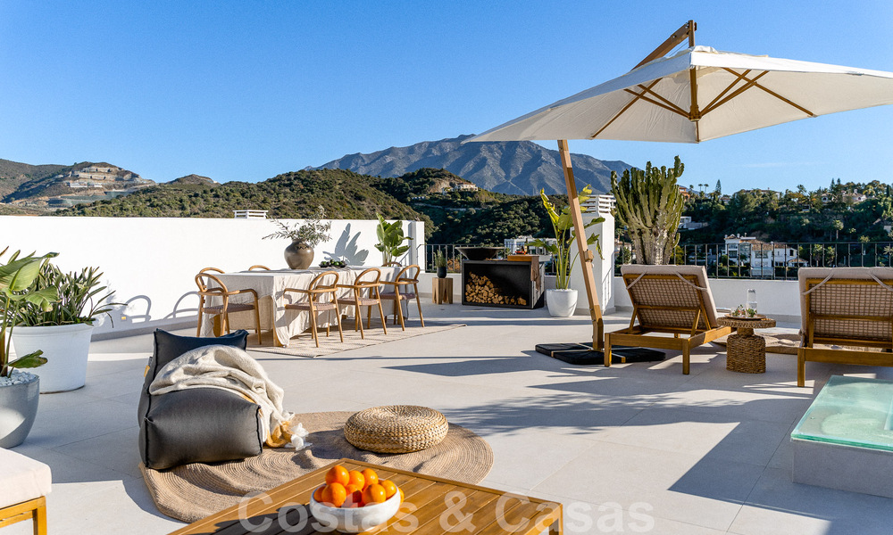 Très charmant et spacieux penthouse de luxe à vendre avec vue sur la mer depuis le solarium à La Quinta, Benahavis - Marbella 49974