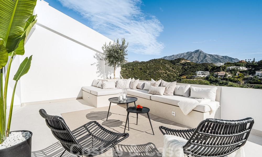 Très charmant et spacieux penthouse de luxe à vendre avec vue sur la mer depuis le solarium à La Quinta, Benahavis - Marbella 49990