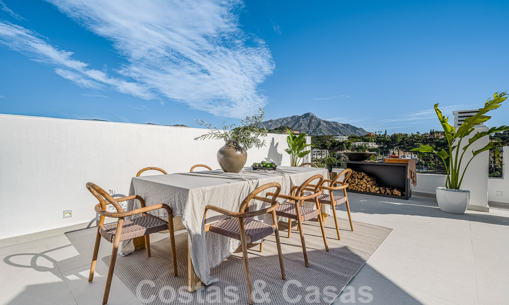 Très charmant et spacieux penthouse de luxe à vendre avec vue sur la mer depuis le solarium à La Quinta, Benahavis - Marbella 49991