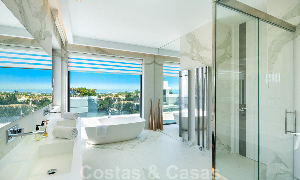 Vente d'une villa de luxe contemporaine et indépendante avec vue panoramique sur la montagne et la mer, au cœur de la Golden Mile de Marbella 49880