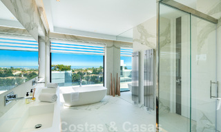 Vente d'une villa de luxe contemporaine et indépendante avec vue panoramique sur la montagne et la mer, au cœur de la Golden Mile de Marbella 49880 