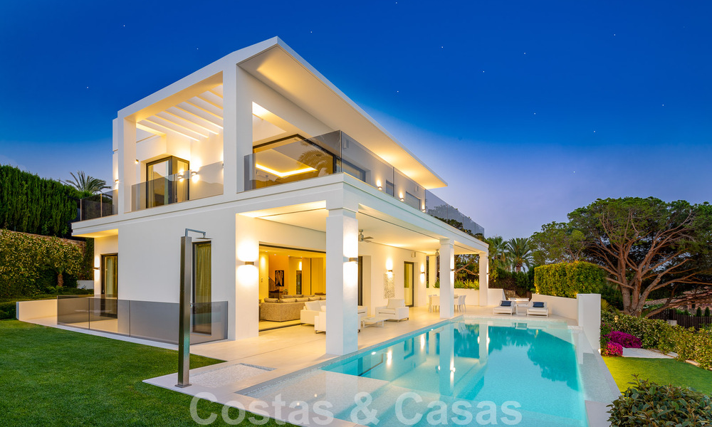 Vente d'une villa de luxe contemporaine et indépendante avec vue panoramique sur la montagne et la mer, au cœur de la Golden Mile de Marbella 49904