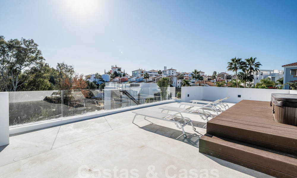 Deux prestigieuses villas de construction neuve à vendre à proximité d'un superbe club de golf sur le nouveau Golden Mile, entre Marbella et Estepona 64361