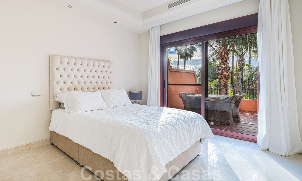 Maison mitoyenne de style espagnol à vendre dans une urbanisation prestigieuse, à distance de marche de Puerto Banus et de la plage, à Nueva Andalucia, Marbella 49739