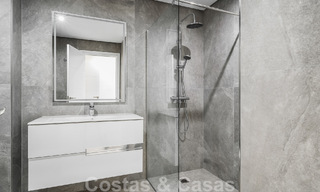 Maison mitoyenne de style espagnol à vendre dans une urbanisation prestigieuse, à distance de marche de Puerto Banus et de la plage, à Nueva Andalucia, Marbella 49740 