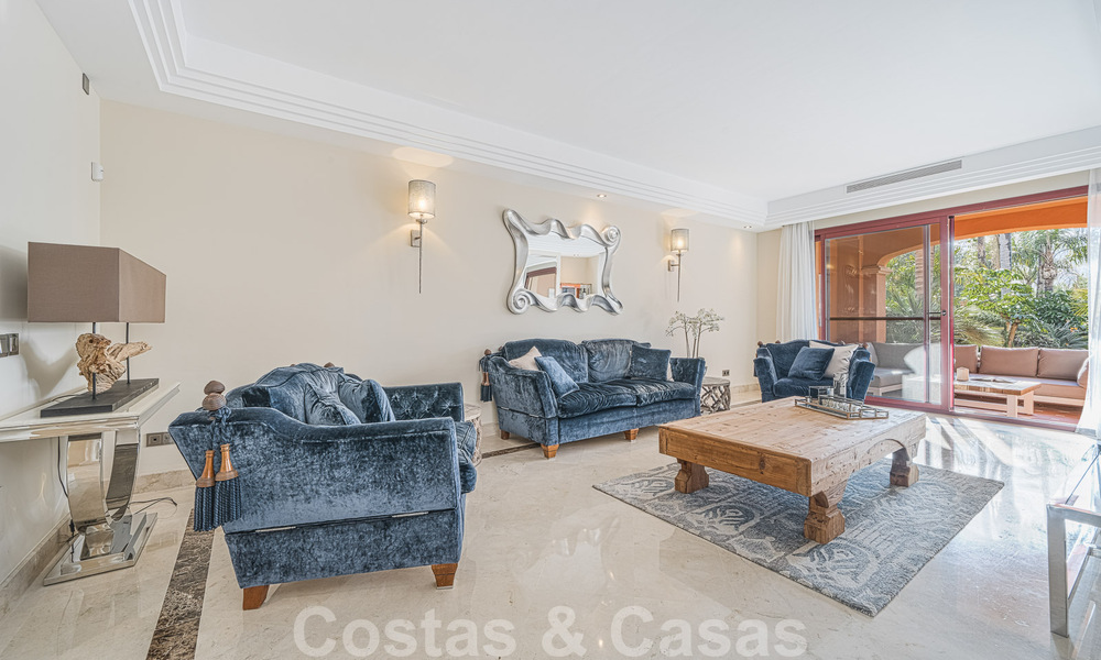 Maison mitoyenne de style espagnol à vendre dans une urbanisation prestigieuse, à distance de marche de Puerto Banus et de la plage, à Nueva Andalucia, Marbella 49744