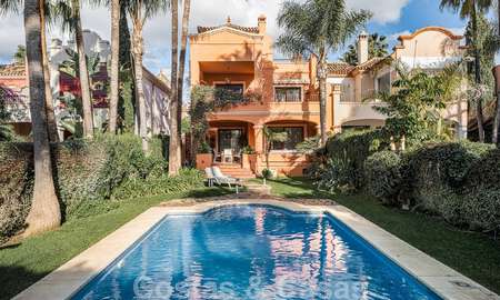 Maison mitoyenne de style espagnol à vendre dans une urbanisation prestigieuse, à distance de marche de Puerto Banus et de la plage, à Nueva Andalucia, Marbella 49746