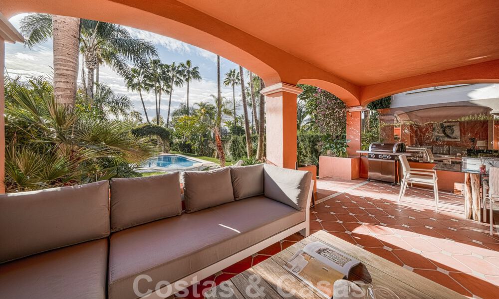 Maison mitoyenne de style espagnol à vendre dans une urbanisation prestigieuse, à distance de marche de Puerto Banus et de la plage, à Nueva Andalucia, Marbella 49748