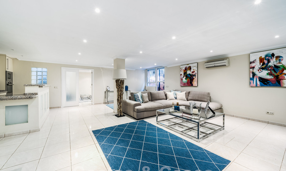 Maison mitoyenne de style espagnol à vendre dans une urbanisation prestigieuse, à distance de marche de Puerto Banus et de la plage, à Nueva Andalucia, Marbella 49751