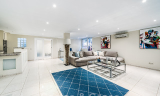 Maison mitoyenne de style espagnol à vendre dans une urbanisation prestigieuse, à distance de marche de Puerto Banus et de la plage, à Nueva Andalucia, Marbella 49751 