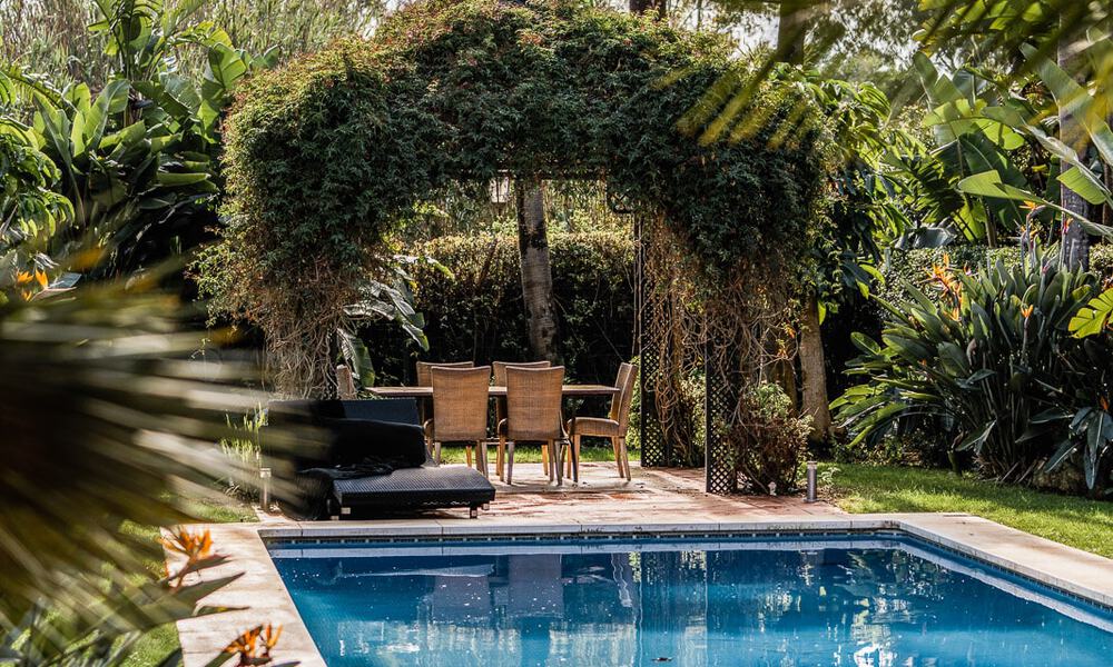Maison mitoyenne de style espagnol à vendre dans une urbanisation prestigieuse, à distance de marche de Puerto Banus et de la plage, à Nueva Andalucia, Marbella 49755