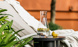 Maison mitoyenne de style espagnol à vendre dans une urbanisation prestigieuse, à distance de marche de Puerto Banus et de la plage, à Nueva Andalucia, Marbella 49756 