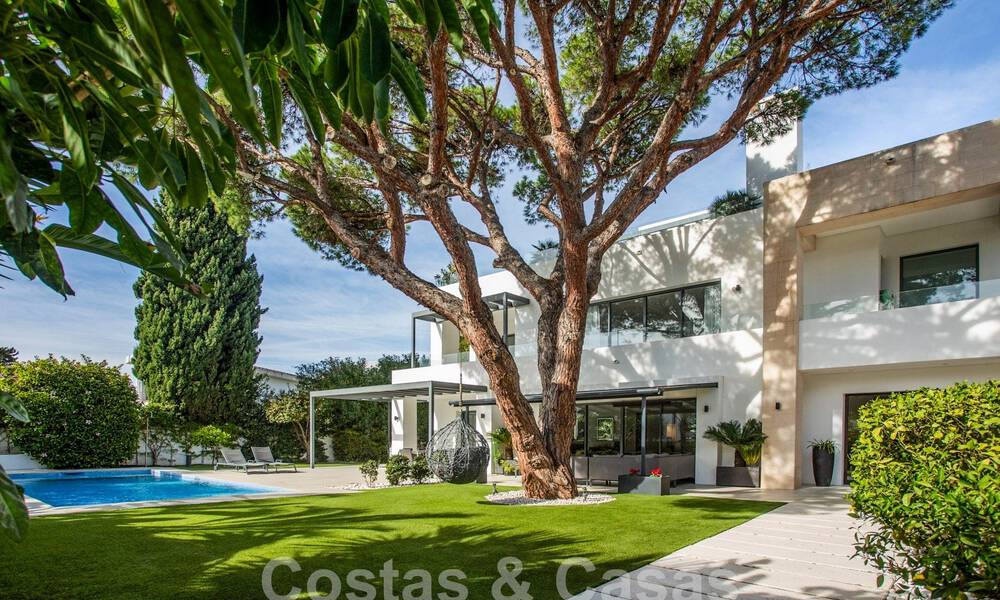 Villa moderne et luxueuse à vendre, située au centre de Marbella, à quelques pas de la plage, sur le Golden Mile 60474
