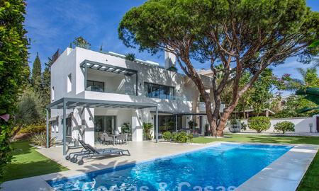 Villa moderne et luxueuse à vendre, située au centre de Marbella, à quelques pas de la plage, sur le Golden Mile 60475