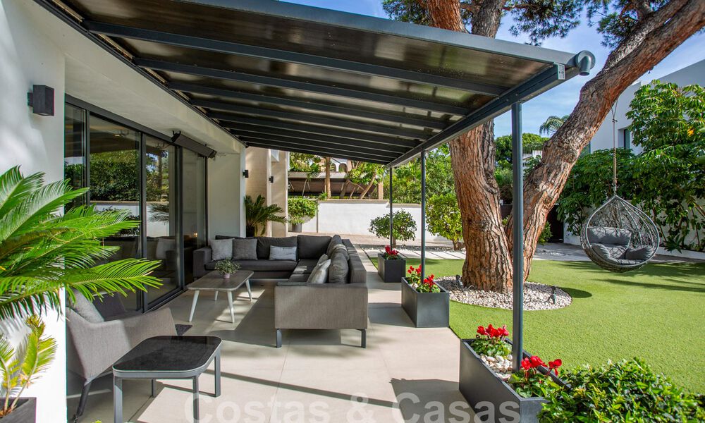 Villa moderne et luxueuse à vendre, située au centre de Marbella, à quelques pas de la plage, sur le Golden Mile 60476