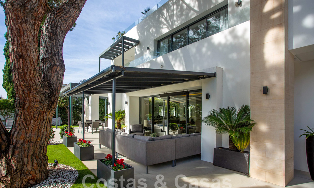 Villa moderne et luxueuse à vendre, située au centre de Marbella, à quelques pas de la plage, sur le Golden Mile 60478
