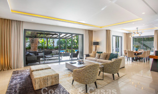 Villa moderne et luxueuse à vendre, située au centre de Marbella, à quelques pas de la plage, sur le Golden Mile 60480 