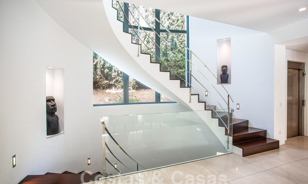 Villa moderne et luxueuse à vendre, située au centre de Marbella, à quelques pas de la plage, sur le Golden Mile 60482