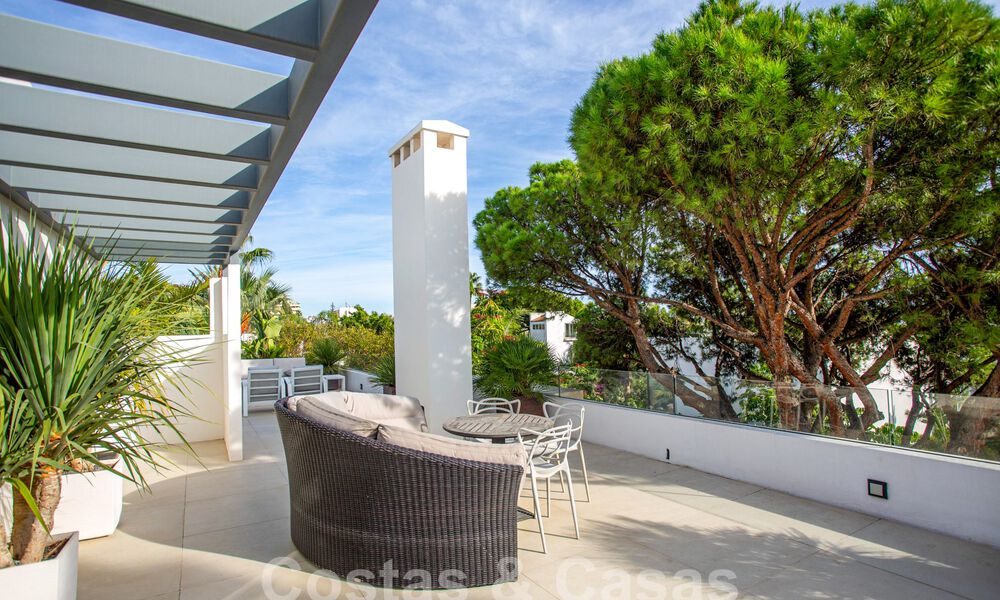 Villa moderne et luxueuse à vendre, située au centre de Marbella, à quelques pas de la plage, sur le Golden Mile 60494