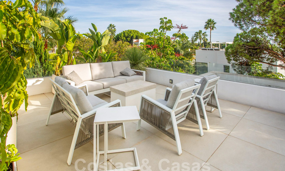 Villa moderne et luxueuse à vendre, située au centre de Marbella, à quelques pas de la plage, sur le Golden Mile 60495