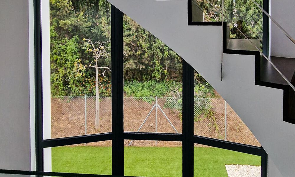 Villa moderne et luxueuse à vendre, située au centre de Marbella, à quelques pas de la plage, sur le Golden Mile 60509