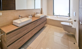 Villa moderne et luxueuse à vendre, située au centre de Marbella, à quelques pas de la plage, sur le Golden Mile 60510 