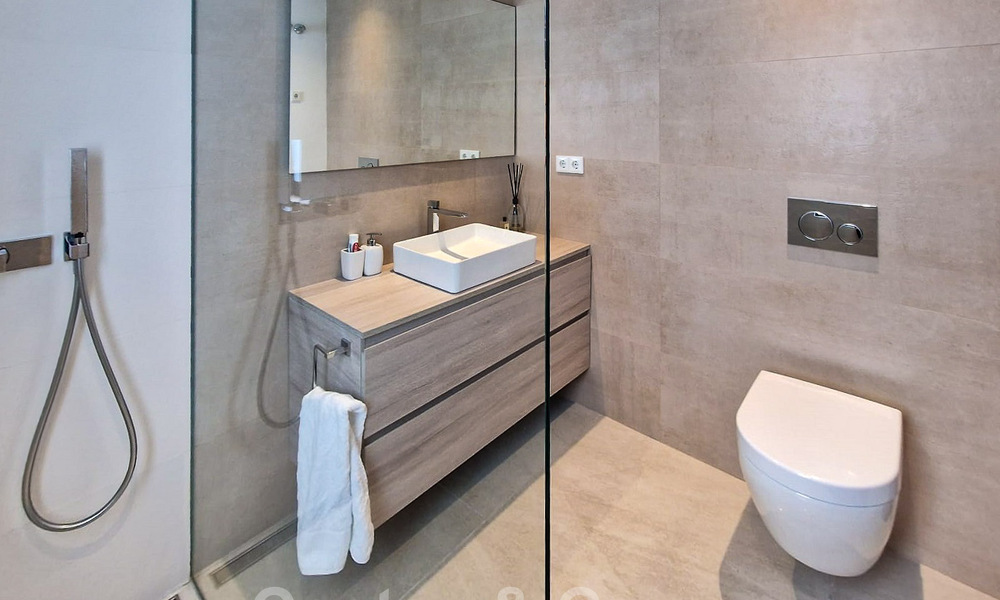 Villa moderne et luxueuse à vendre, située au centre de Marbella, à quelques pas de la plage, sur le Golden Mile 60511