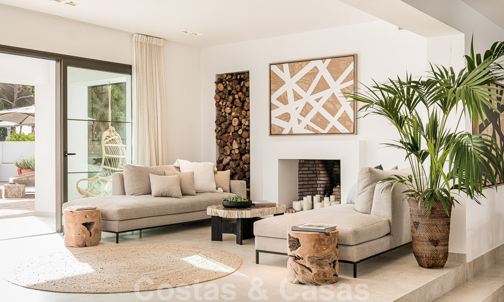 Charmante villa espagnole de luxe à vendre, entourée d'une beauté naturelle et bordant la plage des dunes à Marbella 49684