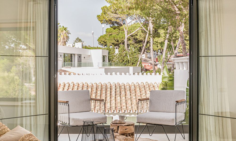 Charmante villa espagnole de luxe à vendre, entourée d'une beauté naturelle et bordant la plage des dunes à Marbella 49686