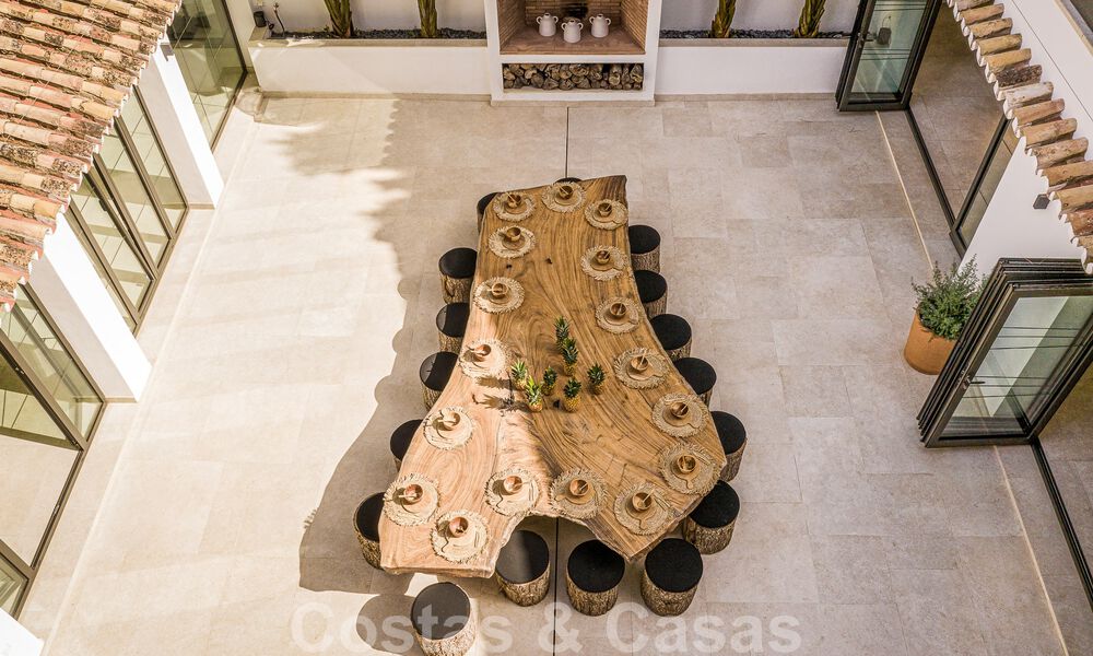 Charmante villa espagnole de luxe à vendre, entourée d'une beauté naturelle et bordant la plage des dunes à Marbella 49687