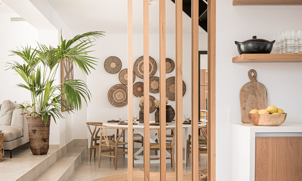 Charmante villa espagnole de luxe à vendre, entourée d'une beauté naturelle et bordant la plage des dunes à Marbella 49692