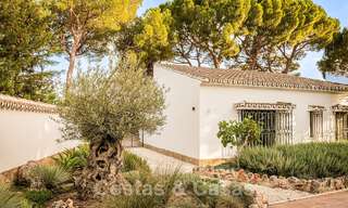 Charmante villa espagnole de luxe à vendre, entourée d'une beauté naturelle et bordant la plage des dunes à Marbella 49694 