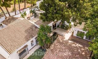 Charmante villa espagnole de luxe à vendre, entourée d'une beauté naturelle et bordant la plage des dunes à Marbella 49696 