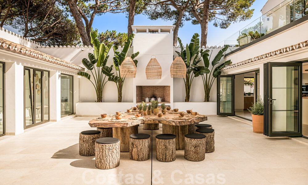Charmante villa espagnole de luxe à vendre, entourée d'une beauté naturelle et bordant la plage des dunes à Marbella 49697