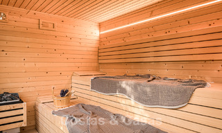 Charmante villa espagnole de luxe à vendre, entourée d'une beauté naturelle et bordant la plage des dunes à Marbella 49701 