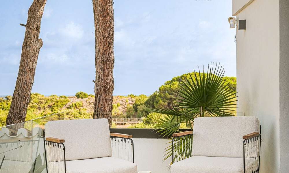 Charmante villa espagnole de luxe à vendre, entourée d'une beauté naturelle et bordant la plage des dunes à Marbella 49707