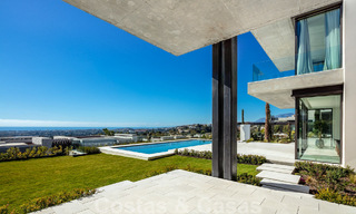 Vente d'une villa de conception architecturale, prête à être emménagée, avec vue sur la mer, dans un prestigieux quartier résidentiel protégé, sur les collines de La Quinta, à Benahavis - Marbella 49250 