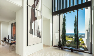 Vente d'une villa de conception architecturale, prête à être emménagée, avec vue sur la mer, dans un prestigieux quartier résidentiel protégé, sur les collines de La Quinta, à Benahavis - Marbella 49260 