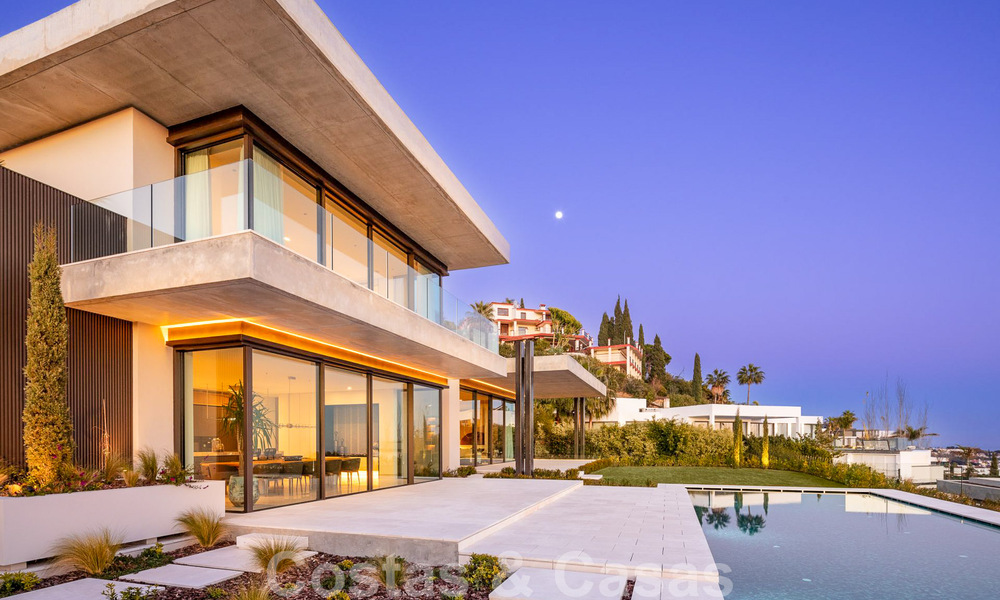 Vente d'une villa de conception architecturale, prête à être emménagée, avec vue sur la mer, dans un prestigieux quartier résidentiel protégé, sur les collines de La Quinta, à Benahavis - Marbella 49262