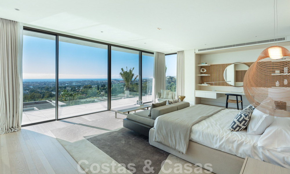 Vente d'une villa de conception architecturale, prête à être emménagée, avec vue sur la mer, dans un prestigieux quartier résidentiel protégé, sur les collines de La Quinta, à Benahavis - Marbella 49264