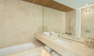 Vente d'une villa de conception architecturale, prête à être emménagée, avec vue sur la mer, dans un prestigieux quartier résidentiel protégé, sur les collines de La Quinta, à Benahavis - Marbella 49269 