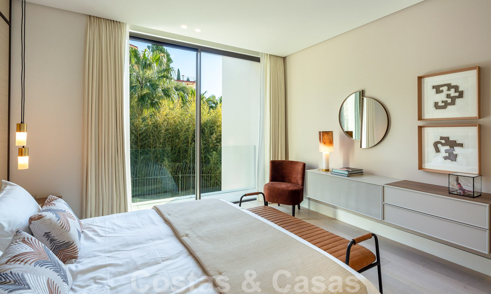 Vente d'une villa de conception architecturale, prête à être emménagée, avec vue sur la mer, dans un prestigieux quartier résidentiel protégé, sur les collines de La Quinta, à Benahavis - Marbella 49270