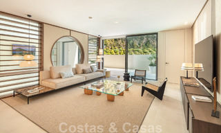 Vente d'une villa de conception architecturale, prête à être emménagée, avec vue sur la mer, dans un prestigieux quartier résidentiel protégé, sur les collines de La Quinta, à Benahavis - Marbella 49274 