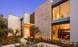 Vente d'une villa de conception architecturale, prête à être emménagée, avec vue sur la mer, dans un prestigieux quartier résidentiel protégé, sur les collines de La Quinta, à Benahavis - Marbella 49281 
