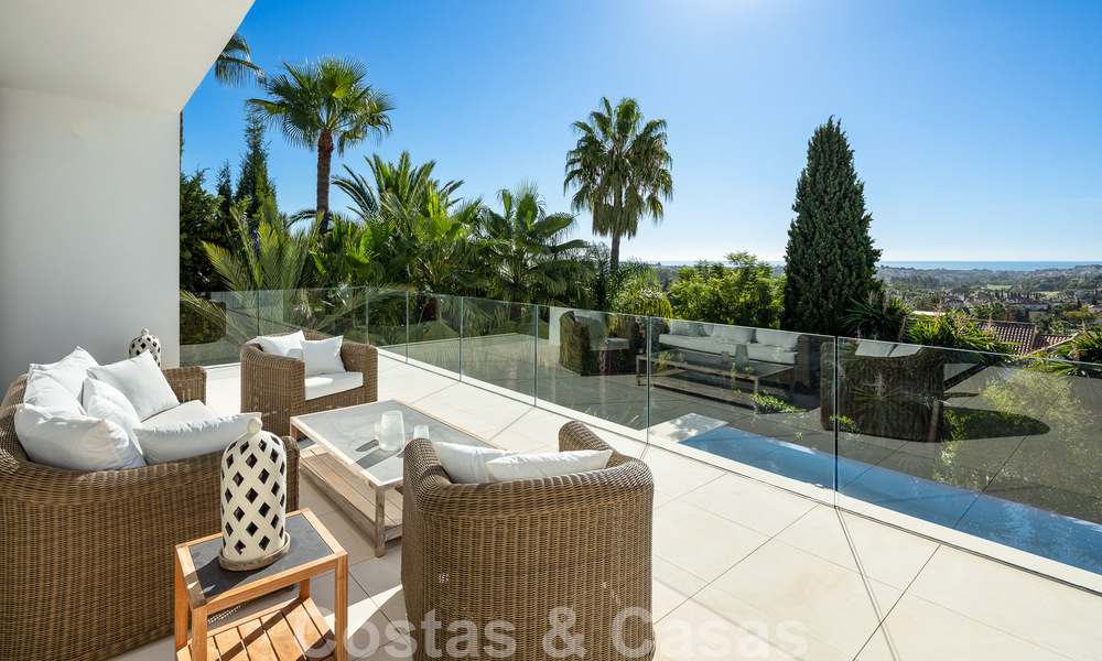 Villa moderne et luxueuse à vendre, avec un court de tennis privé dans un quartier résidentiel prestigieux de la vallée du golf de Nueva Andalucia, Marbella 50129