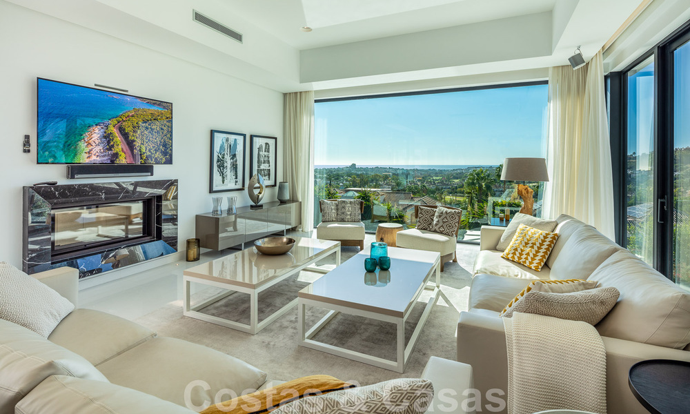 Villa moderne et luxueuse à vendre, avec un court de tennis privé dans un quartier résidentiel prestigieux de la vallée du golf de Nueva Andalucia, Marbella 50131